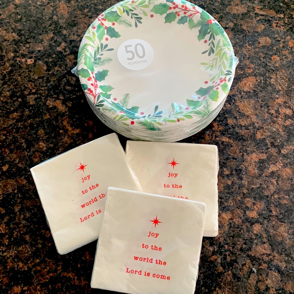 50pc 8.5in holiday plates w/3 16pc joy to the world beverage napkins